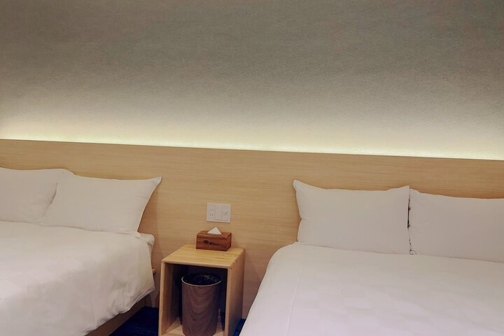 Room 7 of 28