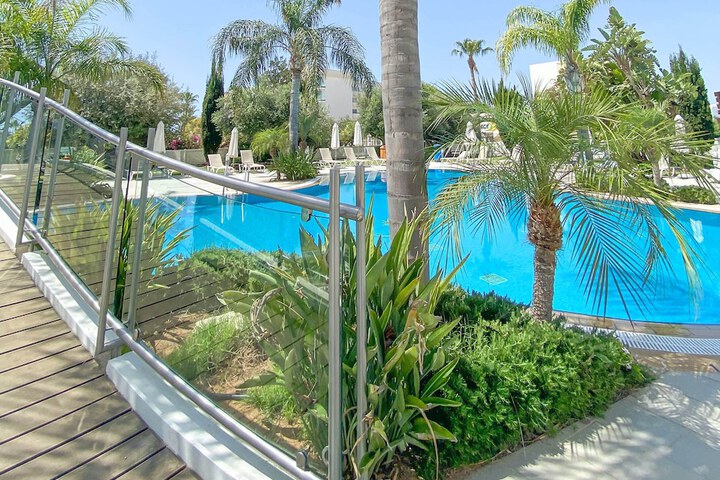 Pools & Facilities