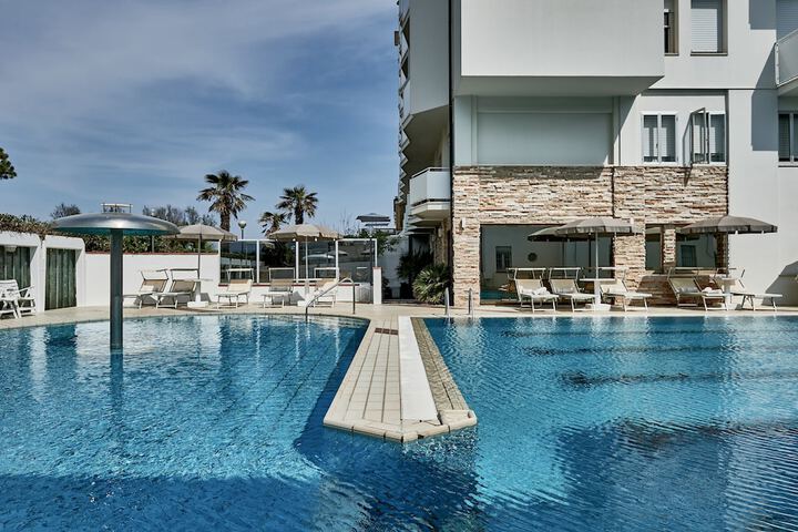 Pool 39 of 74