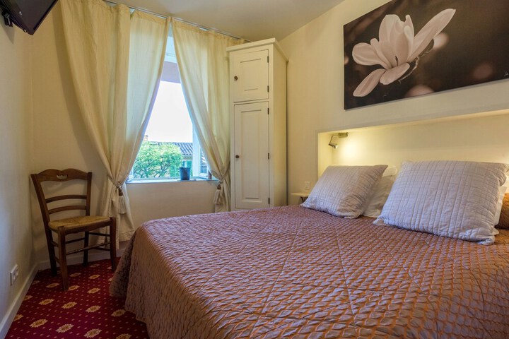 Room 5 of 48