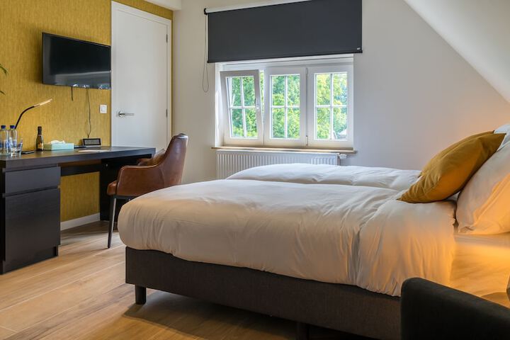 Room 4 of 44