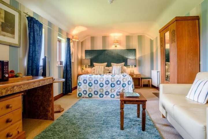 Room 25 of 42