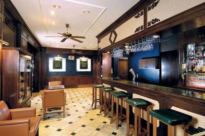 Lounge 75 of 96