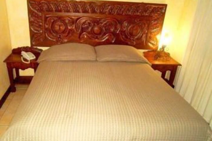 Room 7 of 12