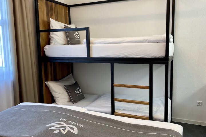 Room 7 of 33