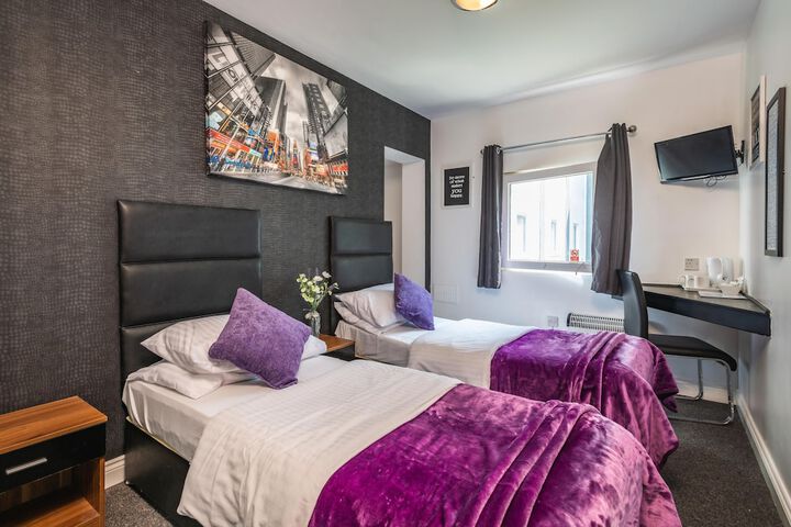 Room 9 of 23