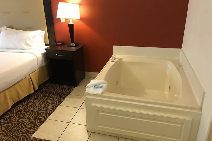 Jetted tub