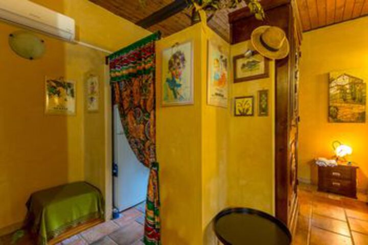 Room 8 of 28