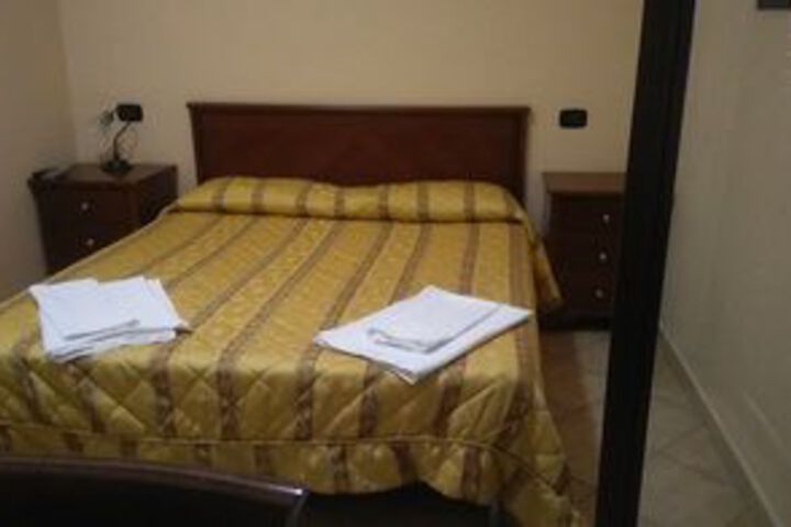 Room 9 of 13