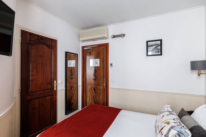 Room 52 of 95