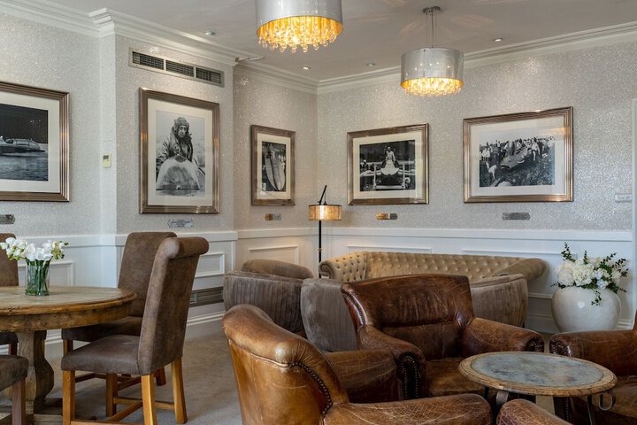 Lounge 129 of 132