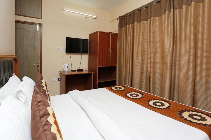 Room 2 of 9