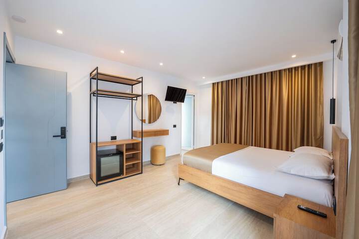 Room 4 of 74