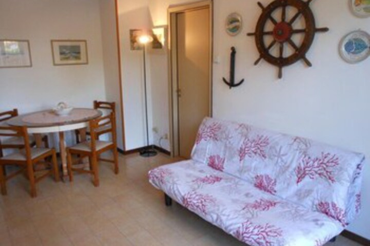Room 10 of 25