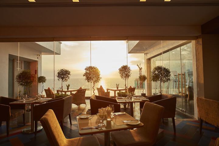 Dining 40 of 65