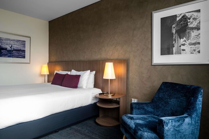 Room 46 of 107
