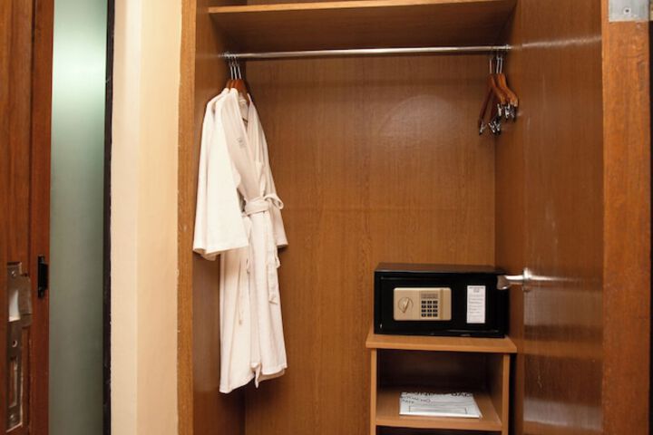 Room 45 of 178