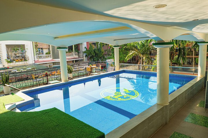 Hotel with Pool