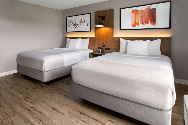 1 King Bed (6 of 16)