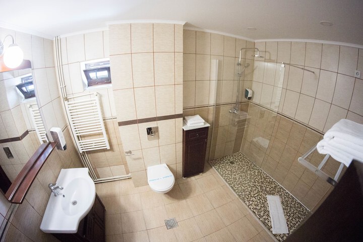 Room 30 of 47