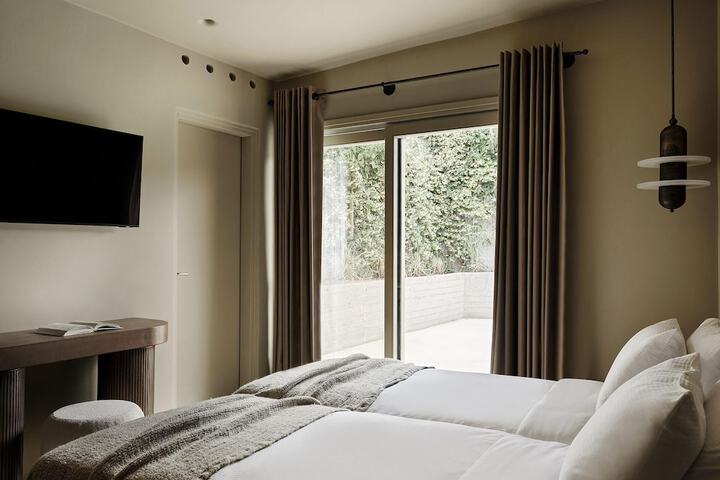 Room 14 of 128