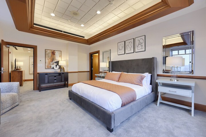 Room 10 of 81