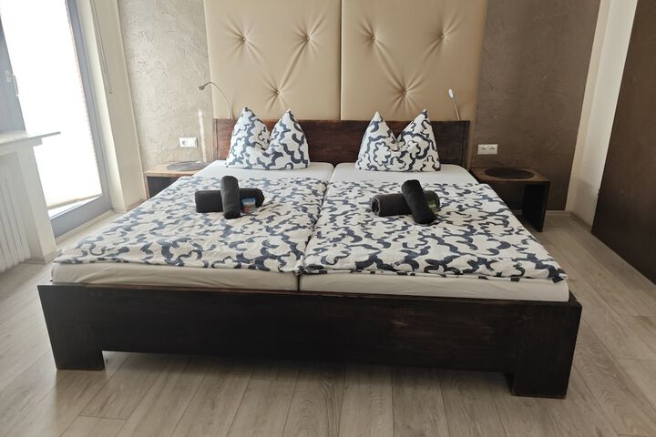 Room 3 of 16