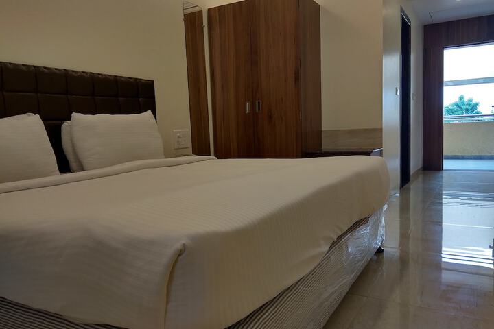 Room 5 of 40