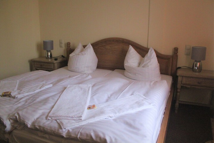 Room 8 of 27