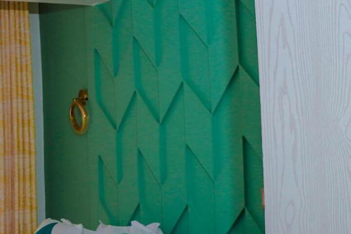 Room 3 of 7