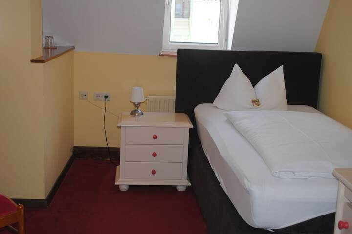 Room 14 of 33