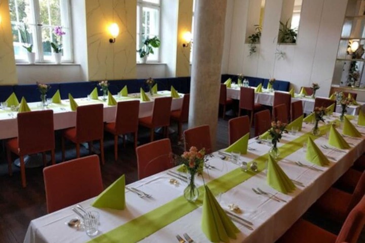 Dining 18 of 25