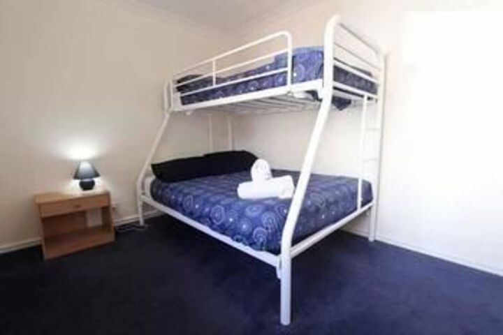 Room 32 of 94