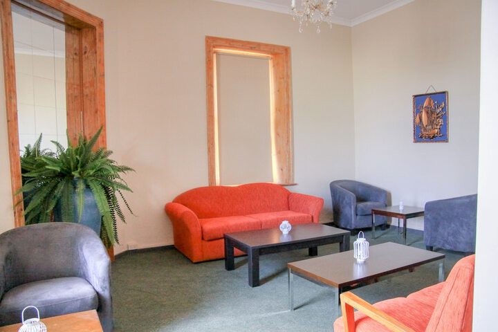 Lounge 43 of 57