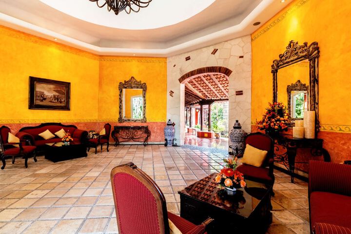 Entrance & Lobby