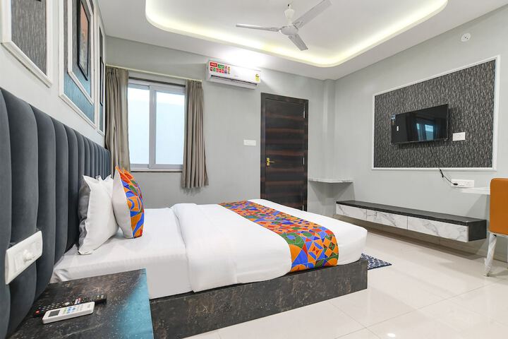 Room 16 of 34