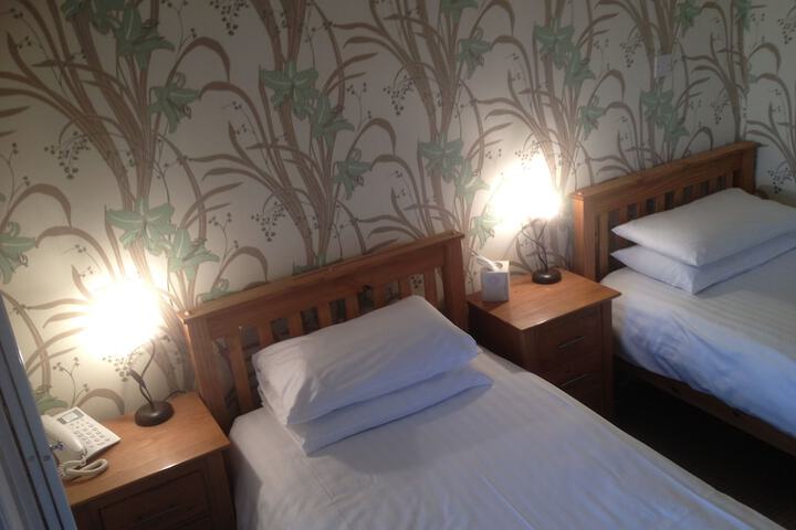 Room 7 of 132