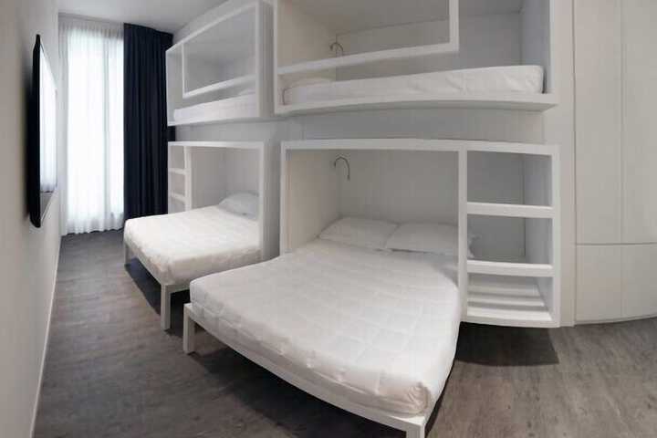 Room 8 of 92