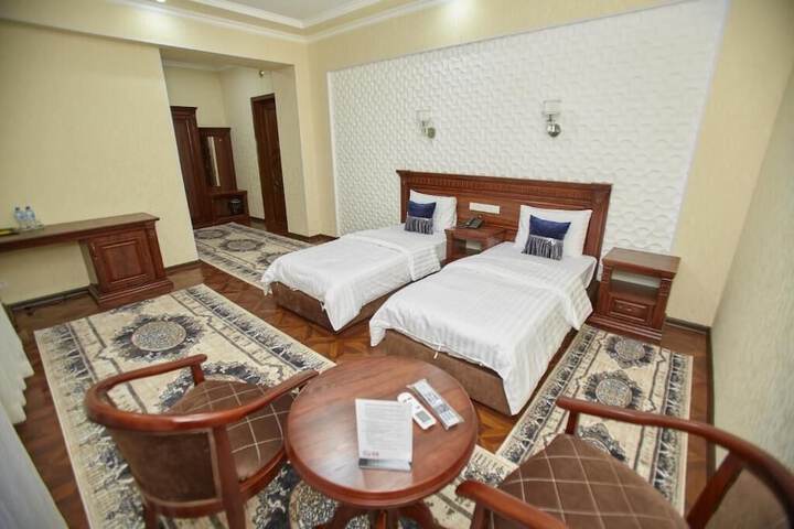 Room 5 of 32