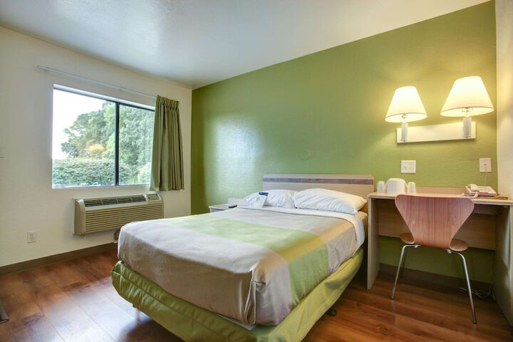 1 King Bed (8 of 10)