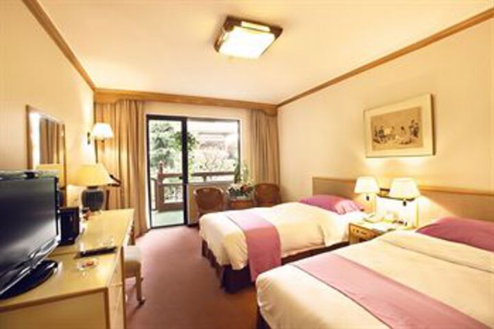 Room 15 of 28