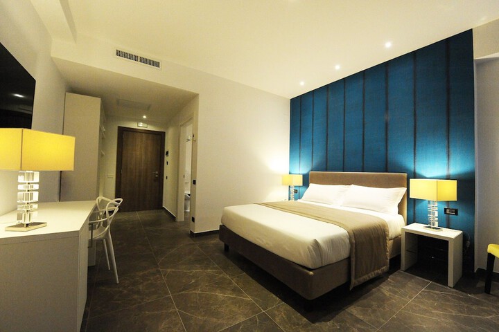 Room 5 of 42