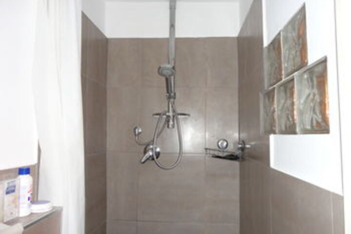 Room 6 of 34