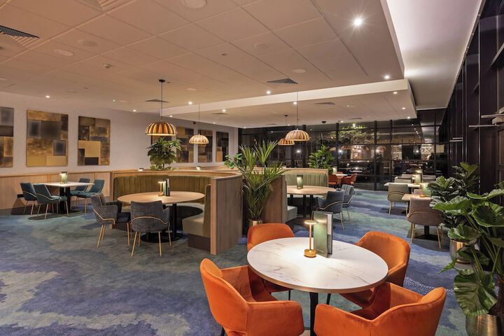 Lounge 86 of 151