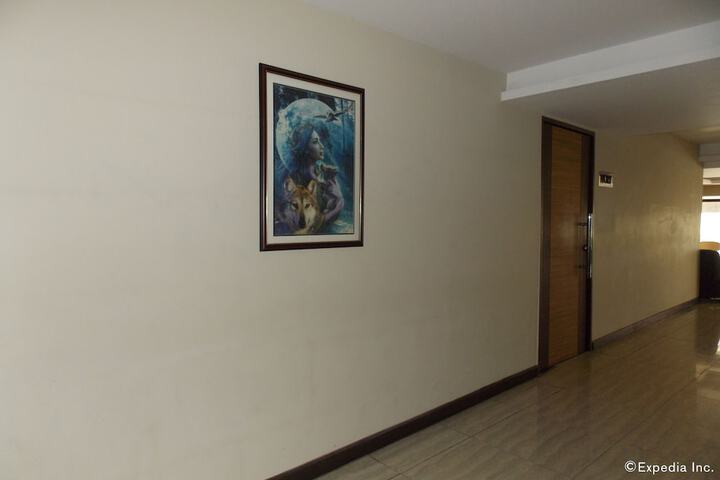 Ballroom/Hall 35 of 38