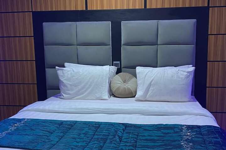 Room 12 of 24