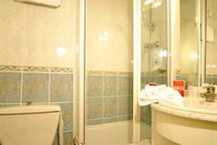 Room 2 of 27