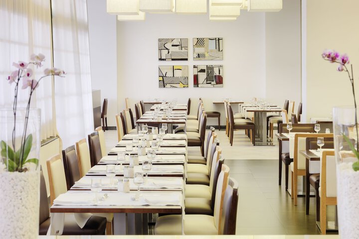 Dining 40 of 62