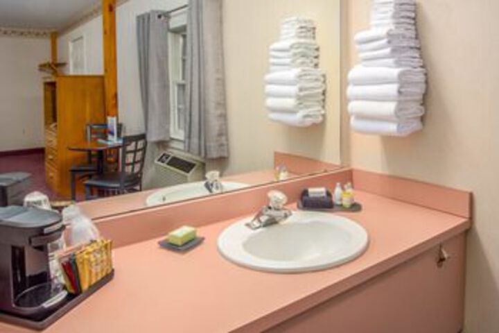 Room 6 of 24