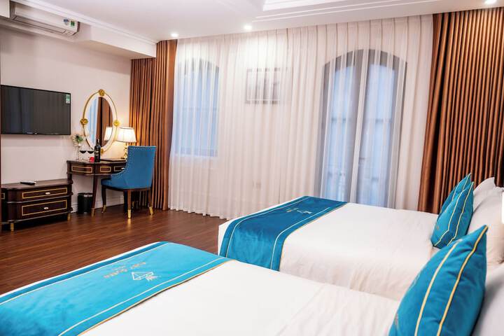 Room 8 of 18